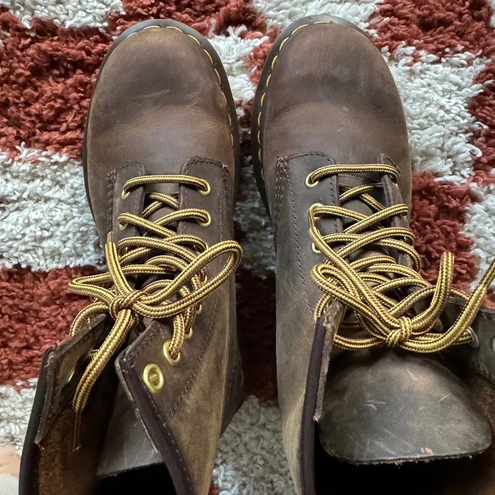 Dr. Martens Brown Leather Lace Up Boots with Sturdy Sole - Picture 7 of 7